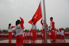 升旗的50字作文 升旗的50字作文